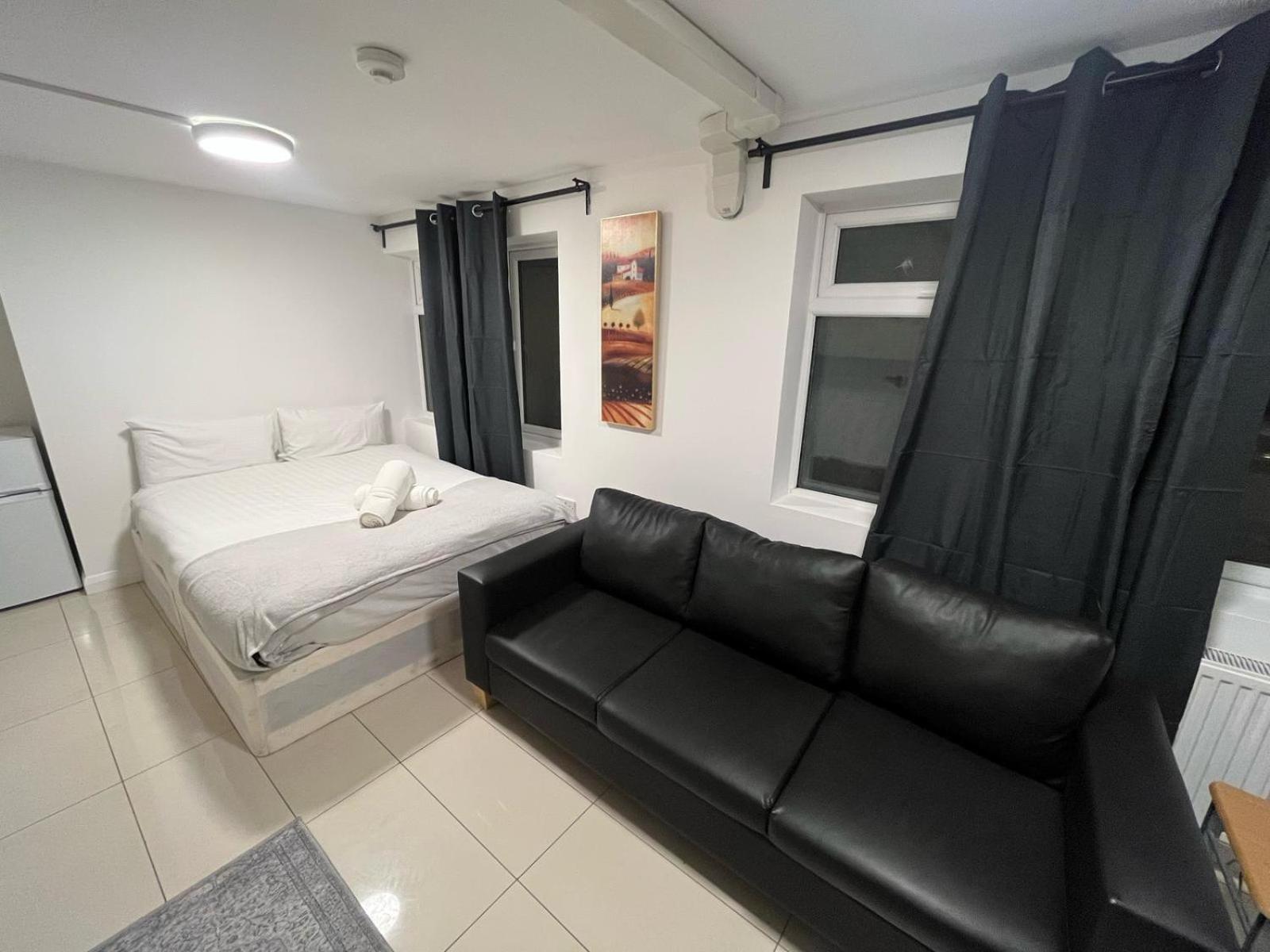Modern Studios Queenspark ลอนดอน ห้อง รูปภาพ